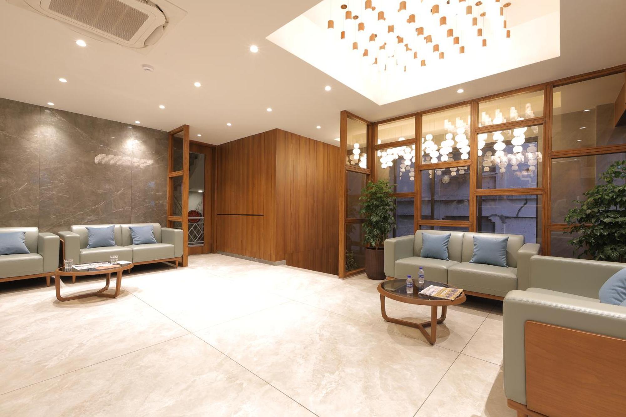 Plenteous Inn Ahmedabad Exterior foto